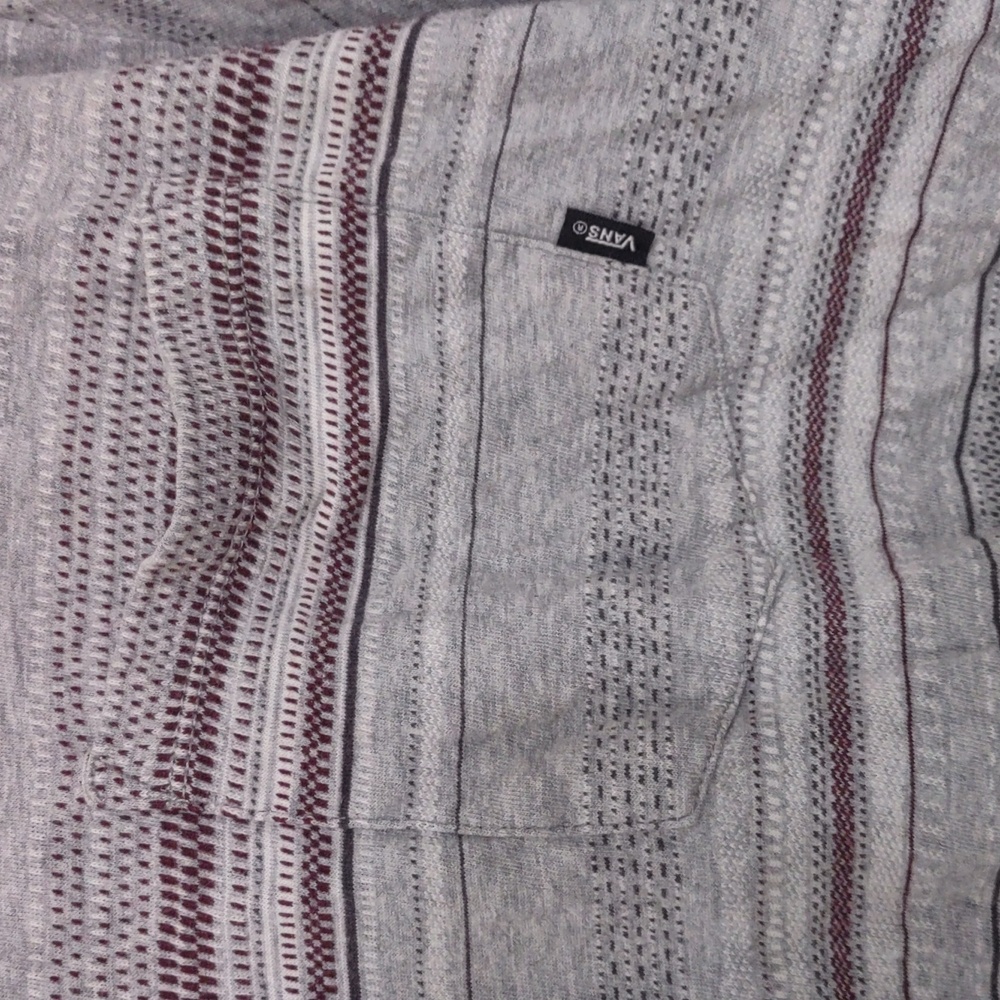 SLIGHTLY USED VANS T-SHIRT SIZE L COLOR GRAY AND BURGUNDY HAS POCKET - Picture 3 of 11